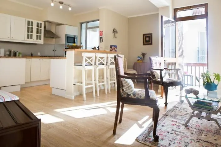 Central Funchal Apartment - Garden - Free Parking & Ac 0*, フンシャル