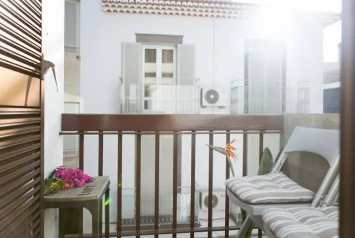 Central Funchal Apartment - Garden - Free Parking & Ac