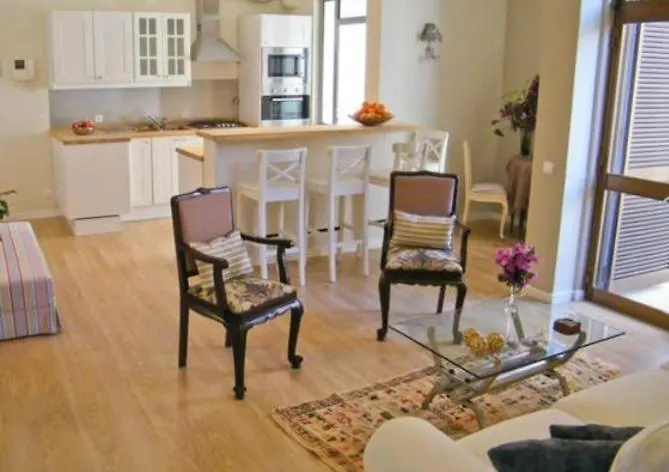 Central Funchal Apartment - Garden - Free Parking & Ac