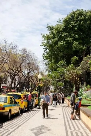 Central Funchal Apartment - Garden - Free Parking & Ac フンシャル